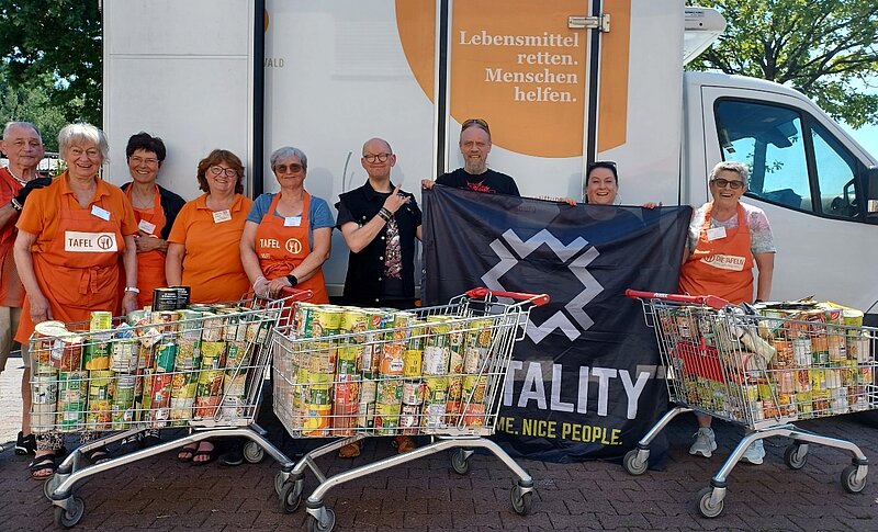 Konservenspenden für die Tafel Rimbach beim World Metality Day gesammelt